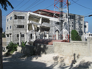 Hai Tel Switch Building, Canape Vert